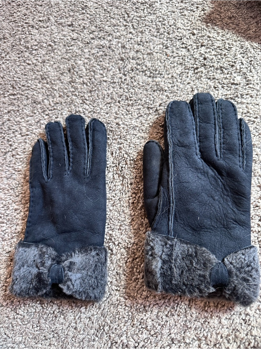 UGG Black Sheepskin Leather Gloves with Gray Fur Cuff